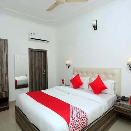 Oyo 16544 Bella Vista By Jordan Hotel Агра Екстериор снимка