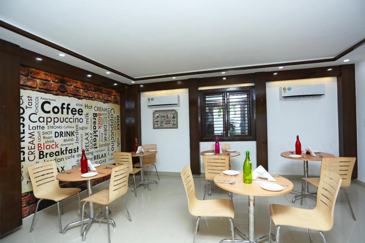 Oyo 16544 Bella Vista By Jordan Hotel Агра Екстериор снимка
